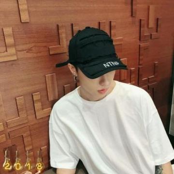 年轻帅气的男生微博头像干净温柔是不敢爱还是根本不想爱