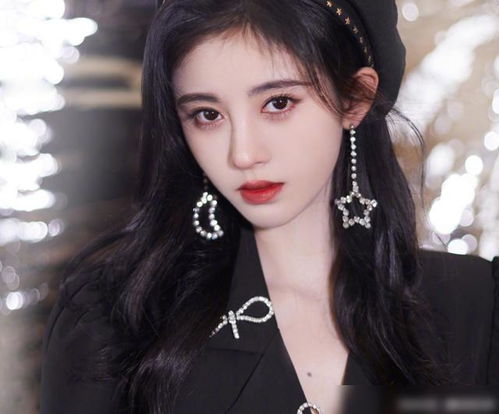 鞠婧祎晒出自拍照,妆容精致仿佛小仙女,这腿围让人怀疑自己双眼