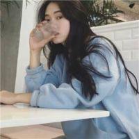 与寂寞相伴的女生微信头像余生选择一个人过