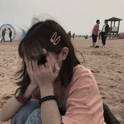 头像女生背影伤感孤单海是孤单的泪
