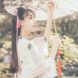 花纸伞古装俏佳人