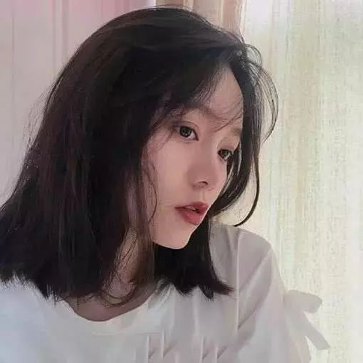刚剪了短发的小仙女,尴尬期这样做,轻松度过