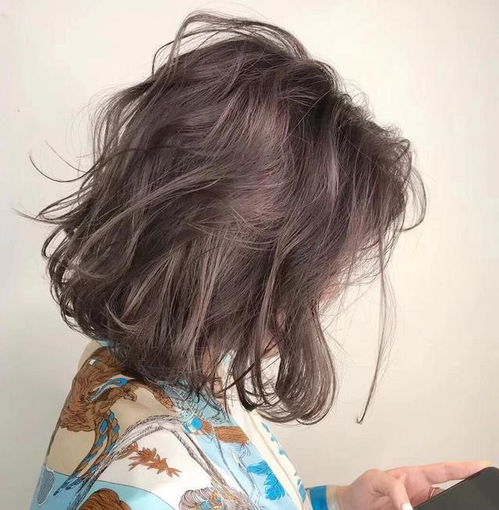 四十岁的女人,留什么发型最好看今年流行的气质短发,换上就美