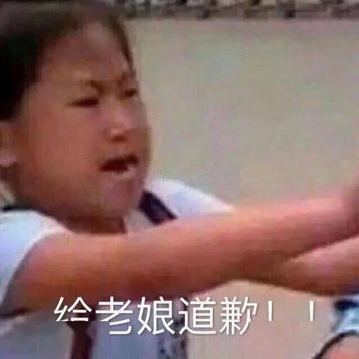 我做的美甲,跟烤肠撞色了女生变美翻车现场有多惨烈,看完我直接嚎啕大哭
