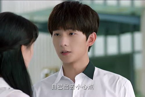 微微一笑很倾城俩人穿情侣装上班,肖奈故意戏弄微微,甜掉牙了
