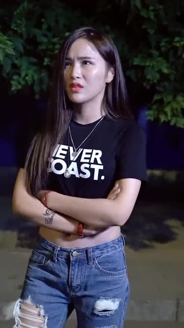 小伙上前叫美女,为了搭讪看到最后我想说社会真的很现实