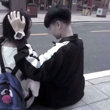 情侣头像一男一女分开两张背影,情侣头像图片
