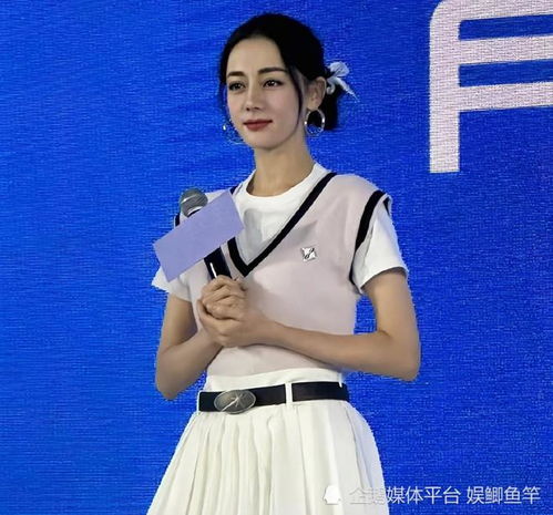 30岁大美女迪丽热巴,直播破除怀孕谣言,新造型宛如小学妹