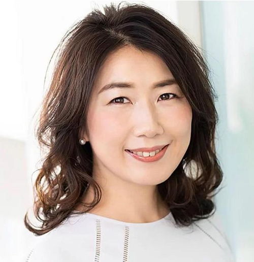 四十岁的女人,留什么发型最好看今年流行的气质短发,换上就美