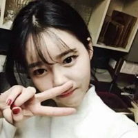 qq头像剪刀手女生
