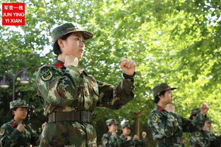 女兵姑娘练格斗,仅起手式就需定型半小时