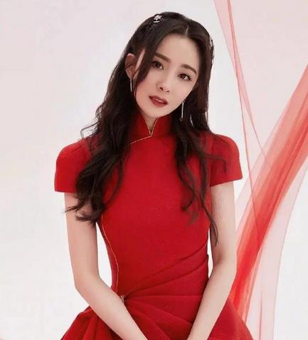 杨幂只有90斤穿上旗袍之后的腰身,网友p图师要失业了