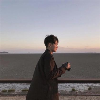 男背影欧美头像,一个人演译冬季的悲伤