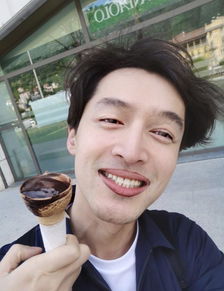 胡歌回应自拍被费曼p图浑然天成,我没有长大与小孩有共同语言