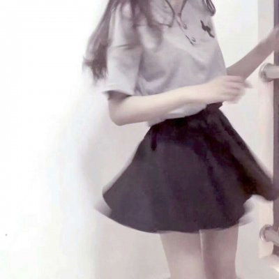 优质女头部位小短裙真人学生下半身超清头像