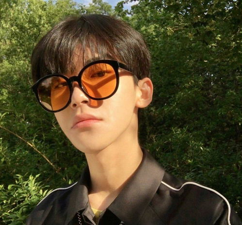 清爽干净阳光帅气的小奶狗,00后的男生今年都流行这个发型吗
