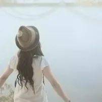 什么情况凌晨海口一女子收到神秘短信,车竟在小区车库被陌生人开走