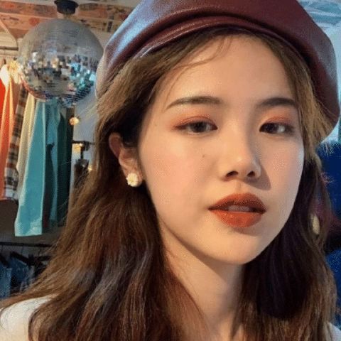 网易云热评喜欢三年的女生,躲在ktv想给她说声新年快乐,电话那头却传来...