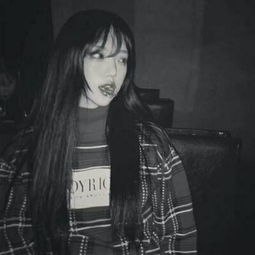 黑白女头像伤感高冷丧黑白系超酷女头