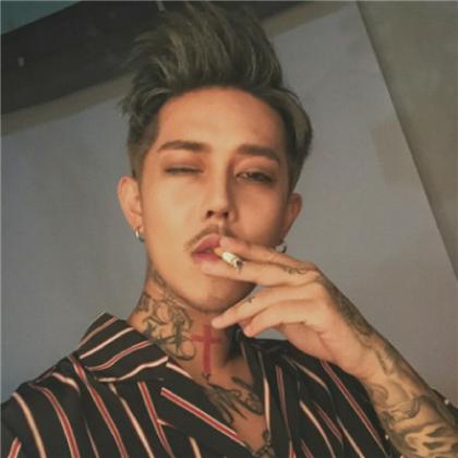 纹身的男生头像,女生怎么看待有纹身的男生呢
