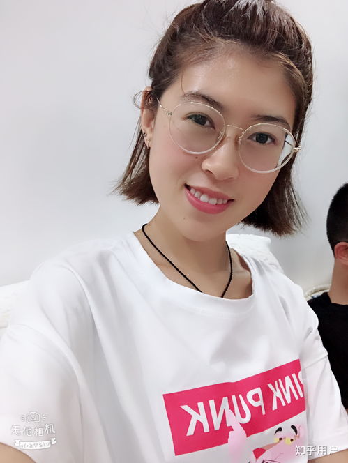 戴眼镜的女生适合哪种短发发型