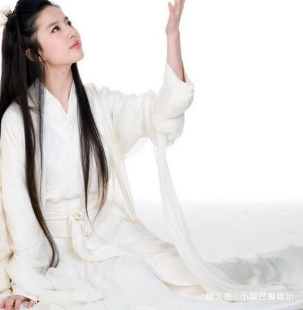摘去发饰的古装女子,刘诗诗清丽,赵丽颖惊艳,都不及她倾倒众生