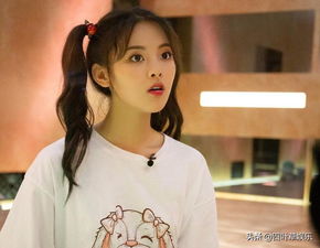 杨超越新综艺来袭,与小朋友有趣互动,双马尾造型嫩出少女感