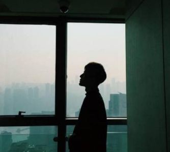 村上春树青春的痛谁能知这个多彩的世界欠你一场和解