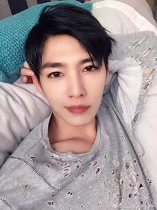 汪东城刚搞完回忆杀,炎亚纶又掀论战退出组合的他活成人生赢家