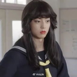 漫画脸酷炫少女火遍抖音,结果腿也是p的