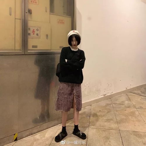 漫画脸酷炫少女火遍抖音,结果腿也是p的
