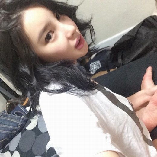 独自唱情歌孤单而难过非主流美女