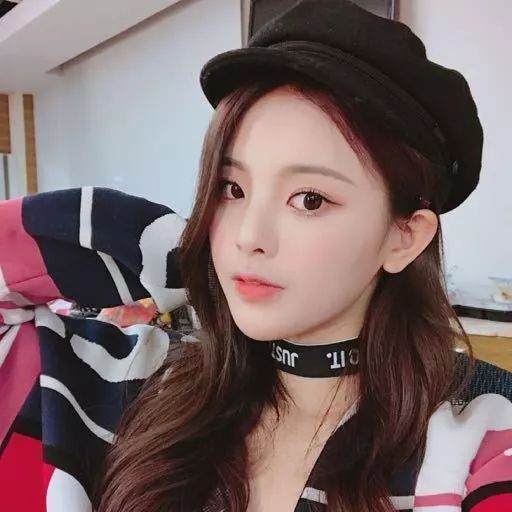 孟美岐何炅初次见面就牵小手谢娜认吴宣仪当女徒弟倒是真的