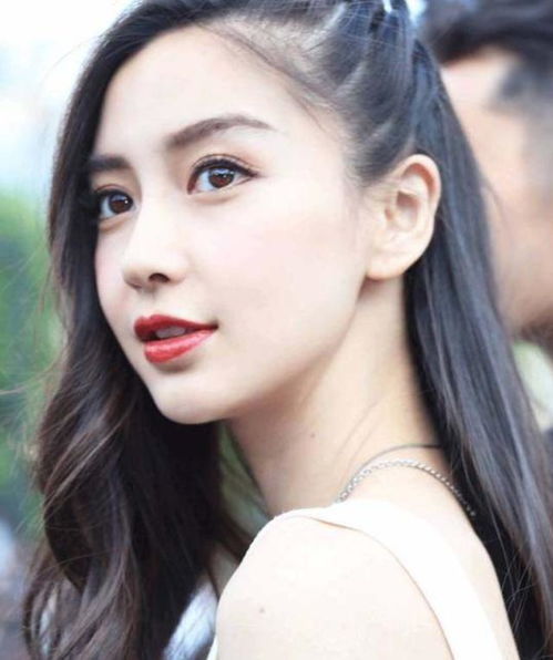 宋祖儿的嘴到底有多小baby害怕涂过界,她却故意涂出嘴唇