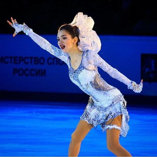 平昌冬奥会花滑夺冠的小姐姐,颜美可爱还热爱动漫,太喜欢了