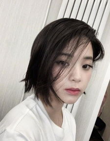 欧阳娜娜剪短发秒变御女范网友十八岁就这么成熟