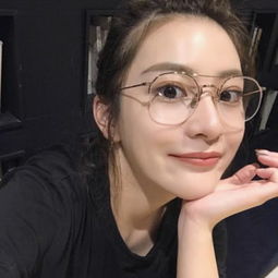 为什么很多女孩子明明没有近视,还非要戴眼镜00后悄悄告诉你