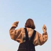 女生短发背影头像小清新特别适合超有范儿的小姐姐