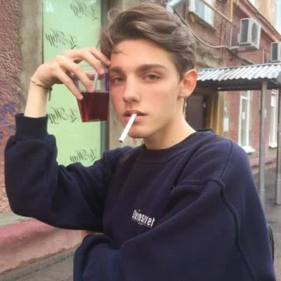 为什么男生都喜欢陪他打游戏的女生,单身的妹子学会了吗