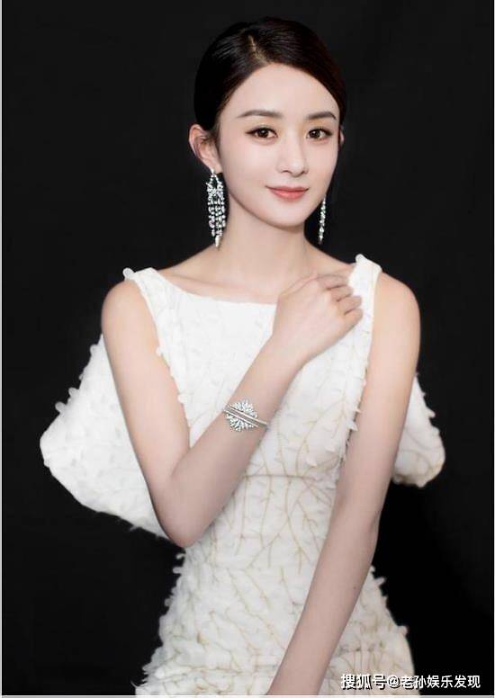 赵丽颖目前以90万票数,暂居金鹰奖观众喜爱的女演员榜首