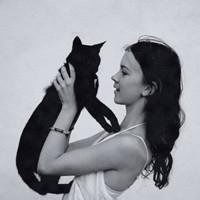 欧美抱黑猫头像女生微信头像图片大全