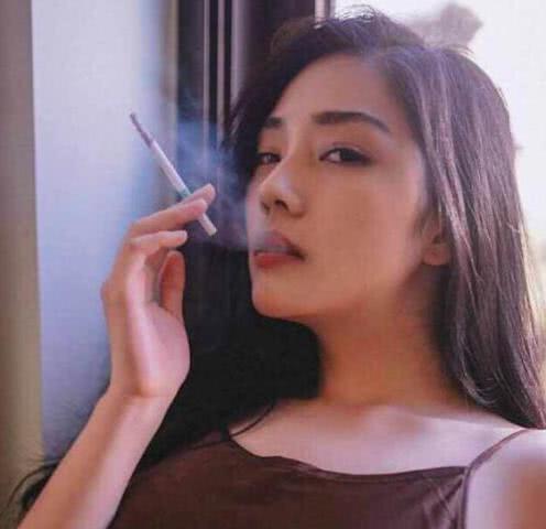 初中生为何喜欢抽烟放松只是借口,最后一个原因让人泪目