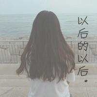 找图,qq头像或者背景图的样子吧,一个白衣服的短发女生背影,图上还有hello的字样,和下图有点相似