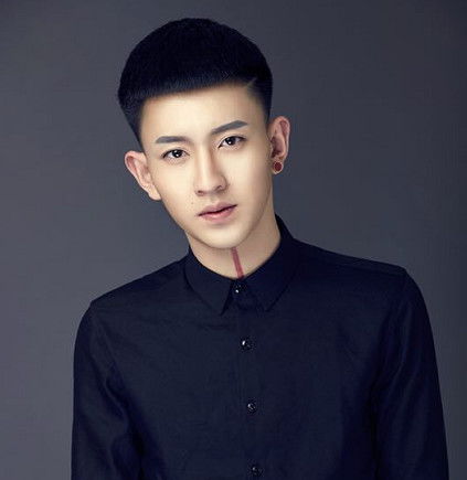 快手第一帅哥恋爱女友背景实力曝光,刘一手背后有3人受益
