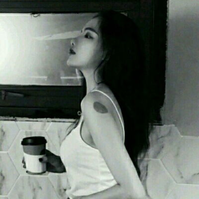女生头像黑白伤感侧脸孤独真人忧伤头像