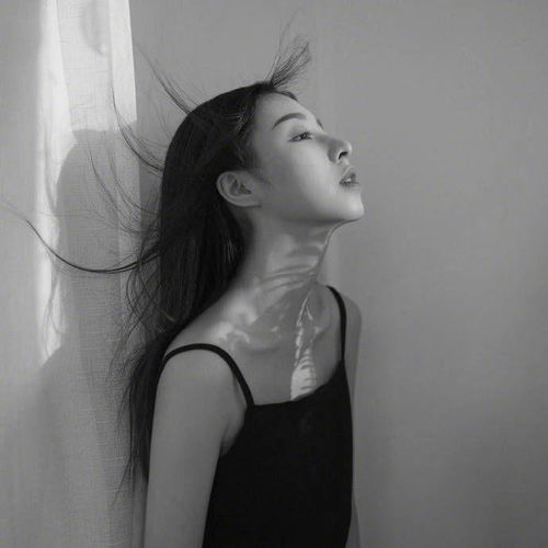 有没有黑色系的女生头像推荐