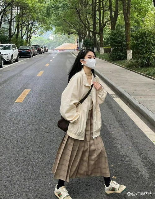 这才是大部分普通女孩的穿搭长裙运动鞋,休闲舒适又大方