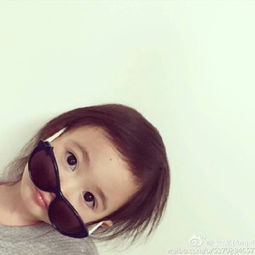 求女孩戴眼镜那张头像的高清图