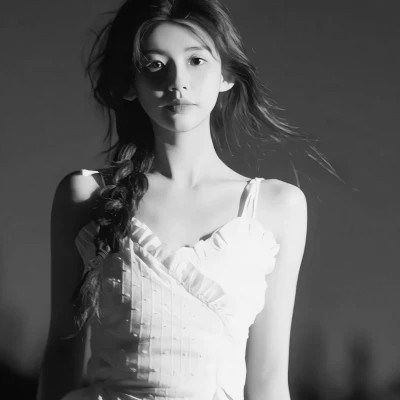 黑白高冷女生头像,最新整理气质黑白女头