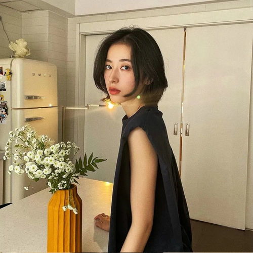 周雨彤头像美女必火